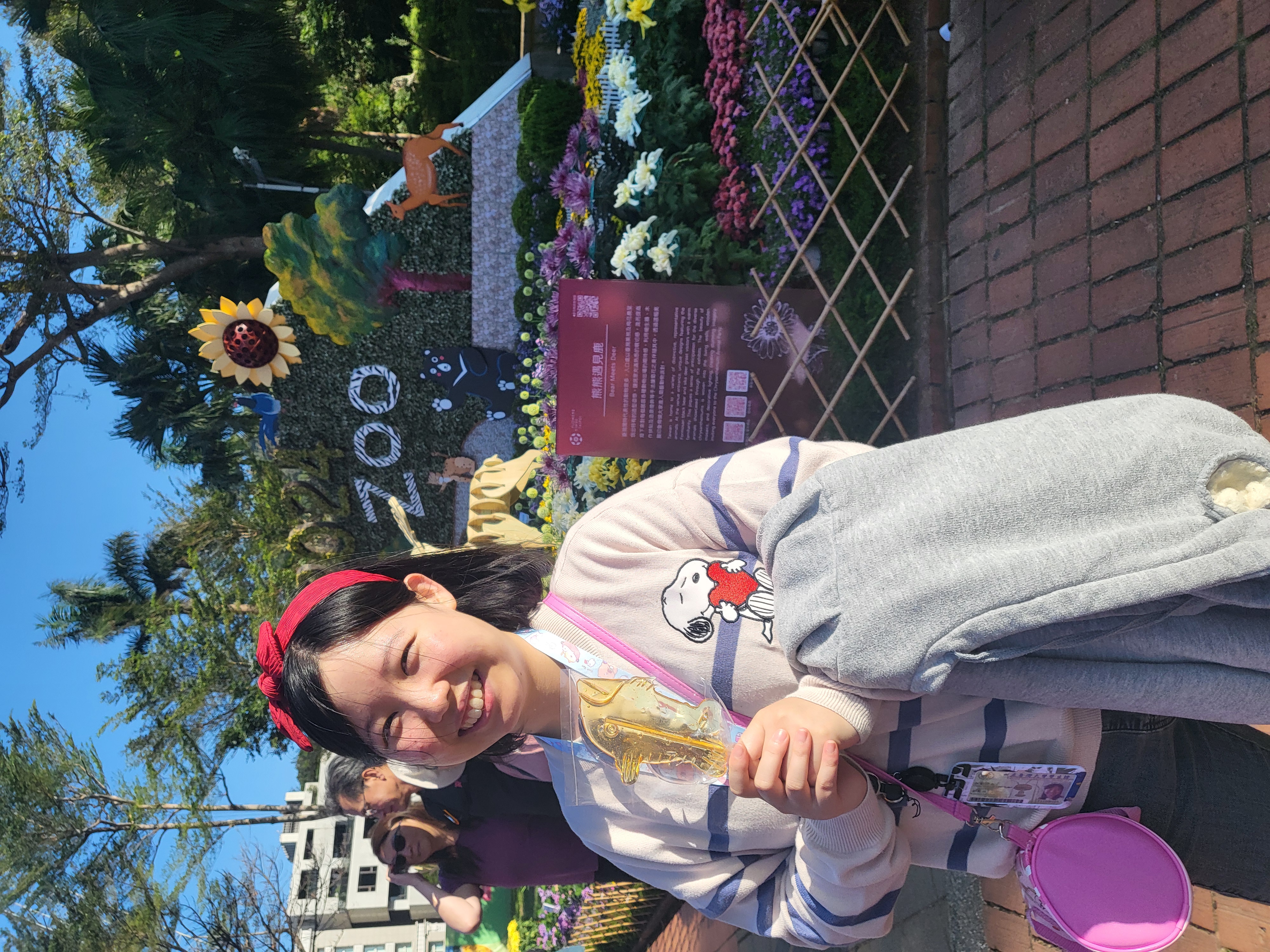 Checked out the flower fields in Taiwan! Featuring me and my fish-shaped lollipop!
