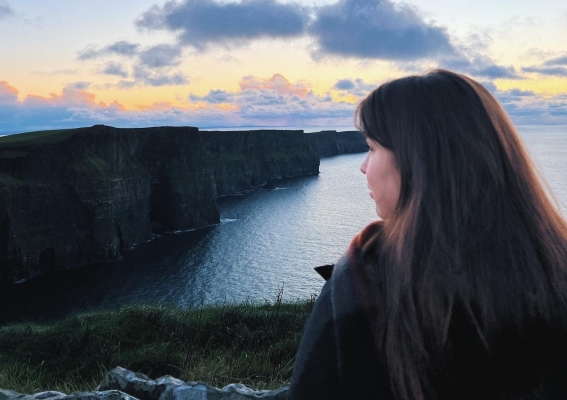 Victoria at the Cliffs of Moher