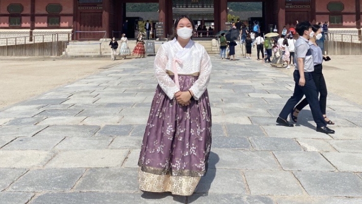 Hannah dressed in a hanbok at Gyeongbokgung Palace